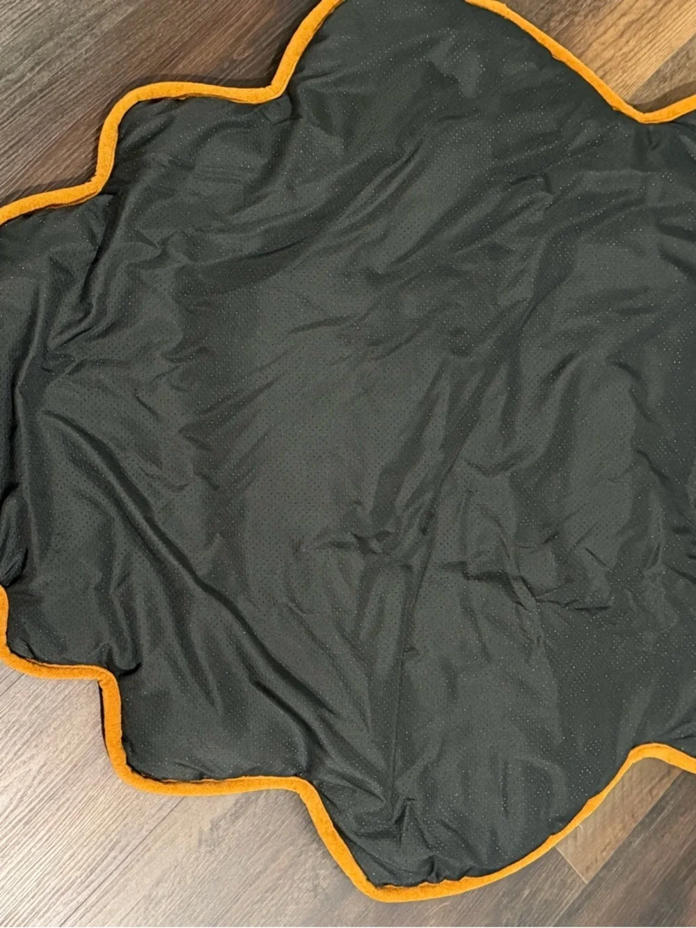 Leaf-Shaped Heated Dog Bed - Soft, Warm, no-skid backing